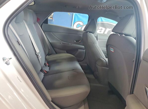 KMHLL4DG8TU216092 2026 HYUNDAI ELANTRA White Widok tylnych siedzeń