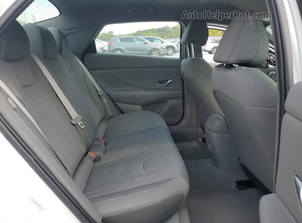 KMHLL4DG9RU824129 2024 HYUNDAI ELANTRA White Вид задніх сидінь