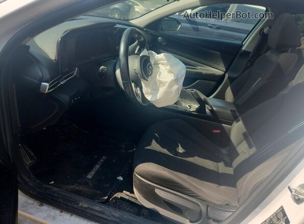 KMHLM4AG3MU145242 2021 HYUNDAI ELANTRA Белый Вид салона спереди
