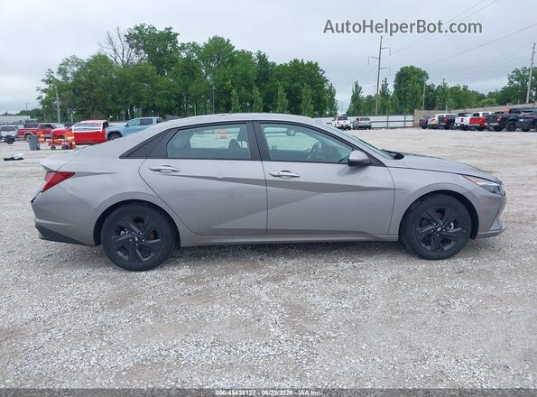 KMHLM4AJ2PU084241 2023 HYUNDAI ELANTRA HYBRID Silver Vista interior trasera