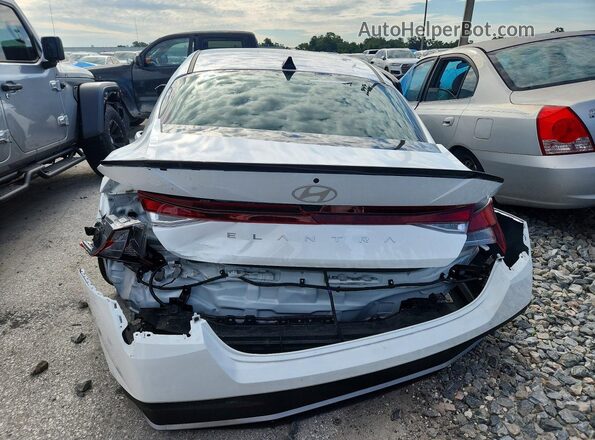 KMHLM4DG1SU045696 2025 HYUNDAI ELANTRA White Widok z tyłu