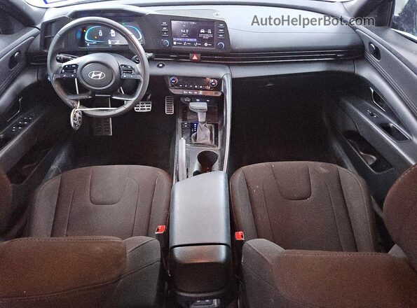 KMHLM4DG2SU012755 2025 HYUNDAI ELANTRA Серый Вид панели приборов