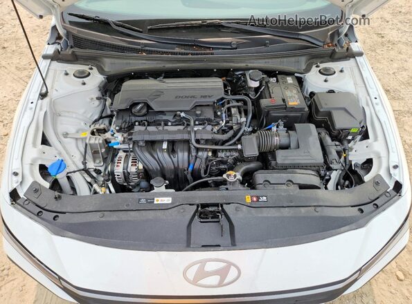 KMHLM4DG2SU984064 2025 HYUNDAI ELANTRA White Սալոնի հետևի տեսք