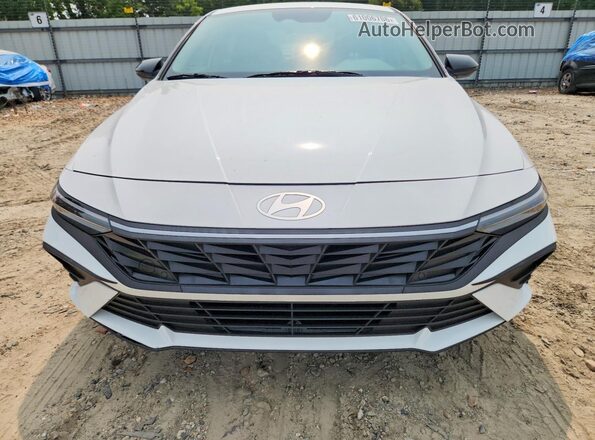 KMHLM4DG2SU984064 2025 HYUNDAI ELANTRA White Դիմացի տեսք