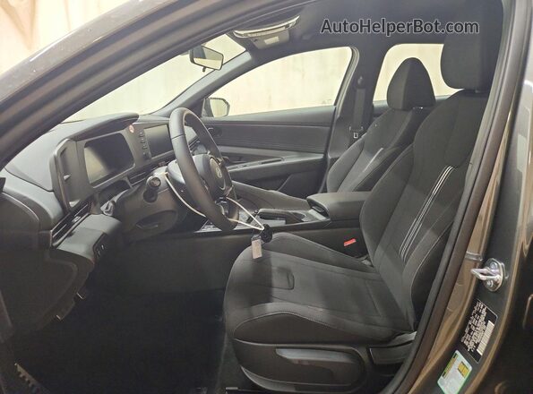 KMHLM4DG2TU253152 2026 HYUNDAI ELANTRA Gray Widok wnętrza z przodu