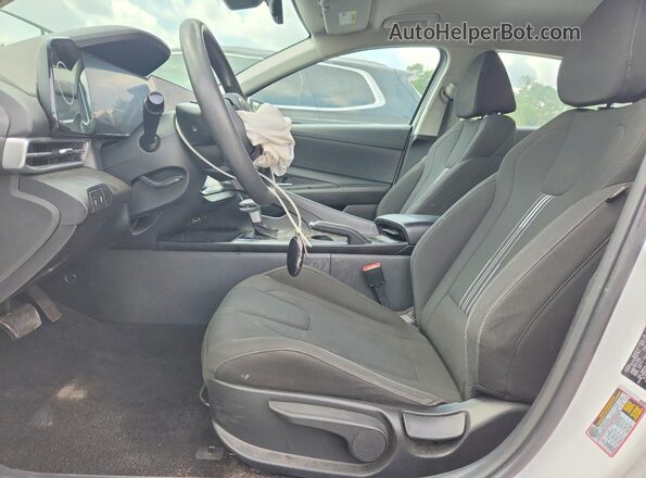 KMHLM4DG3RU651009 2024 HYUNDAI ELANTRA White წინა სალონის ხედი
