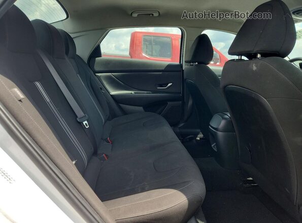 KMHLM4DG3RU651009 2024 HYUNDAI ELANTRA White უკანა სავარძლების ხედი