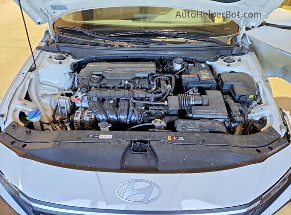 KMHLM4DG3RU711340 2024 HYUNDAI ELANTRA White Widok wnętrza z tyłu