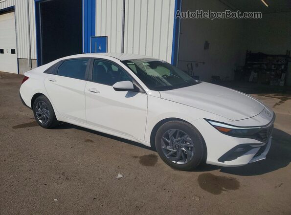 KMHLM4DG3SU034313 2025 HYUNDAI ELANTRA White Delantero derecho