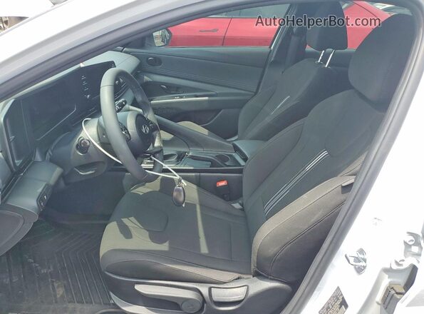 KMHLM4DG3SU998670 2025 HYUNDAI ELANTRA White Widok wnętrza z przodu