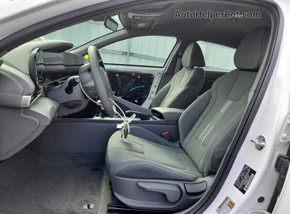 KMHLM4DG4RU736635 2024 HYUNDAI ELANTRA White Front interior view