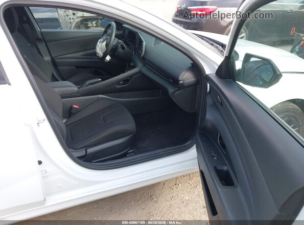 KMHLM4DG4TU212585 2026 HYUNDAI ELANTRA White Widok wnętrza z przodu