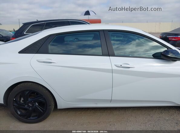 KMHLM4DG4TU212585 2026 HYUNDAI ELANTRA White Widok wnętrza z tyłu