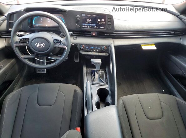KMHLM4DG6SU071663 2025 HYUNDAI ELANTRA Red Widok deski rozdzielczej