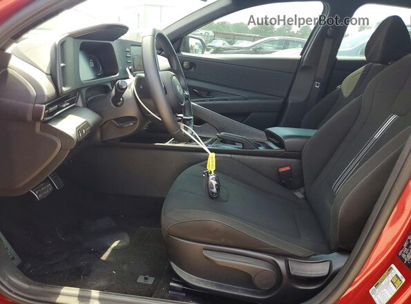 KMHLM4DG6SU071663 2025 HYUNDAI ELANTRA Red Widok wnętrza z przodu