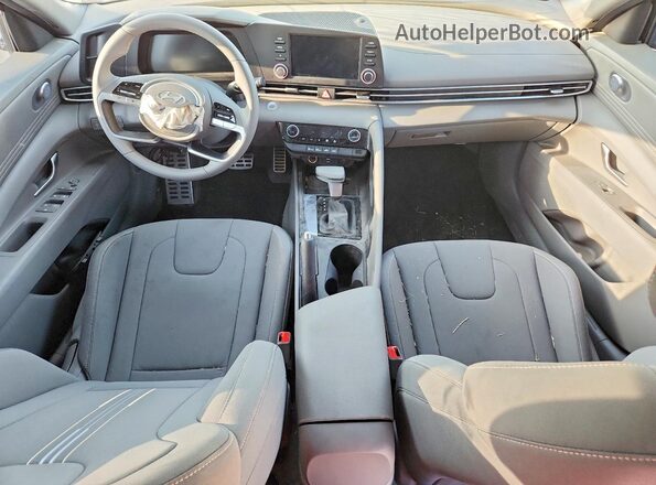KMHLM4DG6TU143446 2026 HYUNDAI ELANTRA Red Dashboard view