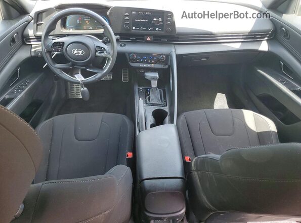 KMHLM4DG7SU049588 2025 HYUNDAI ELANTRA Charcoal Widok deski rozdzielczej