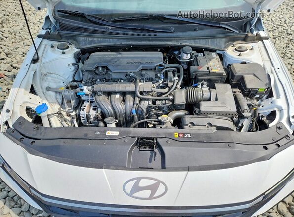 KMHLM4DG7SU988353 2025 HYUNDAI ELANTRA White Vista interior trasera