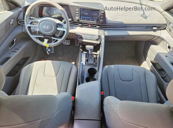 KMHLM4DG7TU123450 2026 HYUNDAI ELANTRA Серый Вид панели приборов