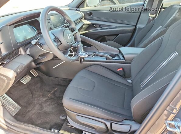 KMHLM4DG7TU177587 2026 HYUNDAI ELANTRA Silver Front interior view