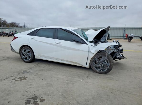 KMHLM4DG8TU136983 2026 HYUNDAI ELANTRA White Delantero derecho
