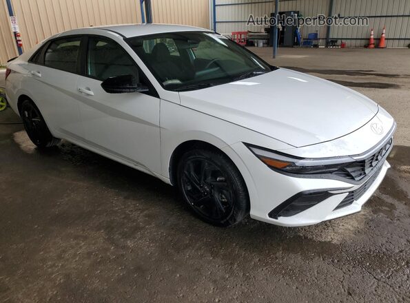 KMHLM4DG8TU168235 2026 HYUNDAI ELANTRA White სალონის 360-გრადუსიანი ხედი