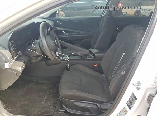 KMHLM4DG9RU848203 2024 HYUNDAI ELANTRA White Вид салону спереду