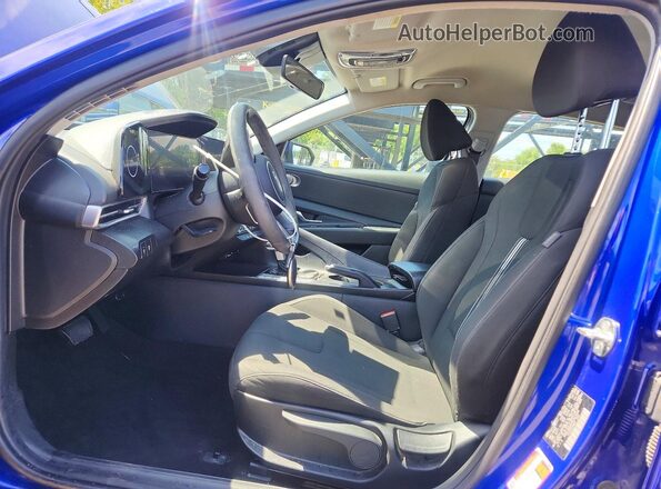 KMHLM4DGXRU823505 2024 HYUNDAI ELANTRA Blue Widok wnętrza z przodu