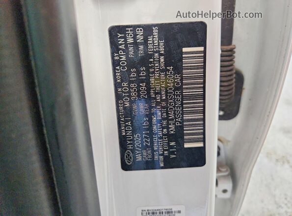 KMHLM4DGXSU046054 2025 HYUNDAI ELANTRA White Widok naklejki z numerem VIN