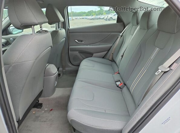 KMHLM4DJ9SU162910 2025 HYUNDAI ELANTRA White უკანა სავარძლების ხედი