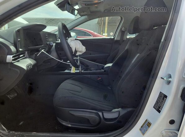 KMHLM4DJ9TU194497 2026 HYUNDAI ELANTRA White Widok wnętrza z przodu
