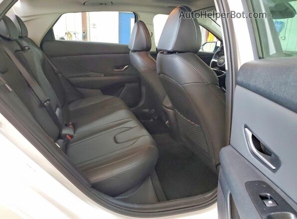 KMHLP4DG0TU172576 2026 HYUNDAI ELANTRA White უკანა სავარძლების ხედი