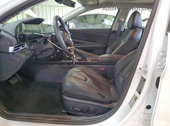 KMHLP4DG0TU172576 2026 HYUNDAI ELANTRA White წინა სალონის ხედი