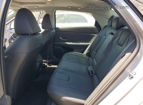 KMHLP4DG7TU150848 2026 HYUNDAI ELANTRA Silver Widok tylnych siedzeń