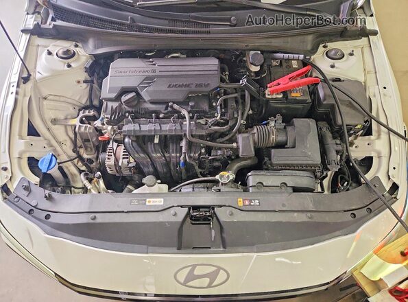 KMHLP4DGXRU730250 2024 HYUNDAI ELANTRA White Вид задньої частини салону