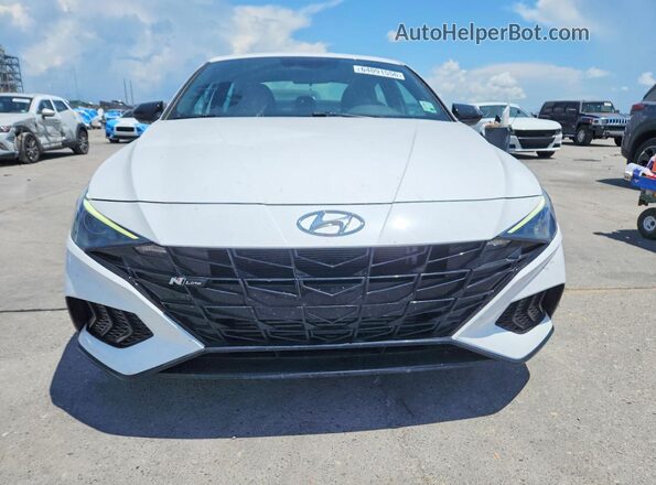 KMHLR4AF4PU422719 2023 HYUNDAI ELANTRA Белый Вид спереди