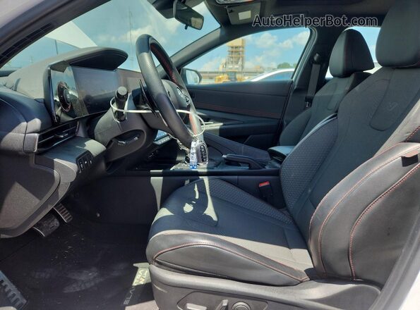KMHLR4AF4PU422719 2023 HYUNDAI ELANTRA Белый Вид салона спереди