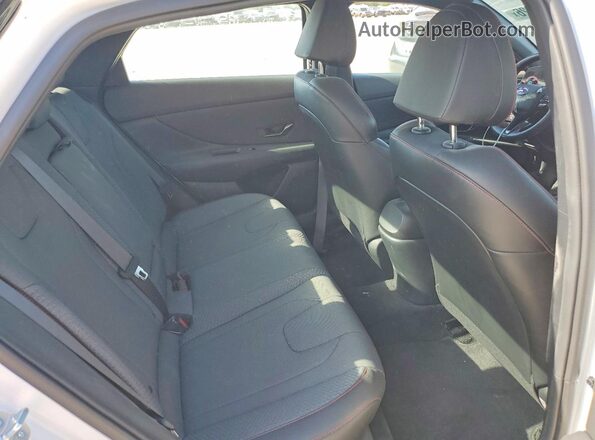 KMHLR4AF7PU630822 2023 HYUNDAI ELANTRA White Widok tylnych siedzeń