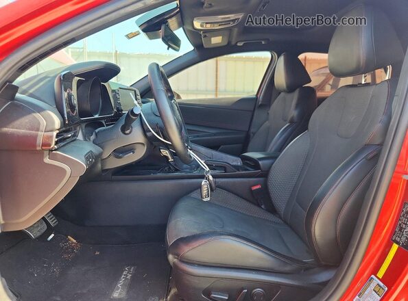 KMHLR4AFXNU317017 2022 HYUNDAI ELANTRA Красный Вид салона спереди