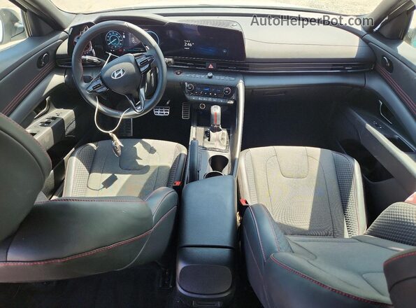 KMHLR4DF3SU026124 2025 HYUNDAI ELANTRA Белый Вид панели приборов