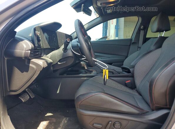 KMHLR4DF5SU979823 2025 HYUNDAI ELANTRA Серый Вид салона спереди