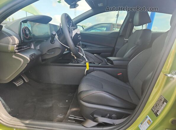 KMHLR4DF8RU765841 2024 HYUNDAI ELANTRA Green Widok wnętrza z przodu