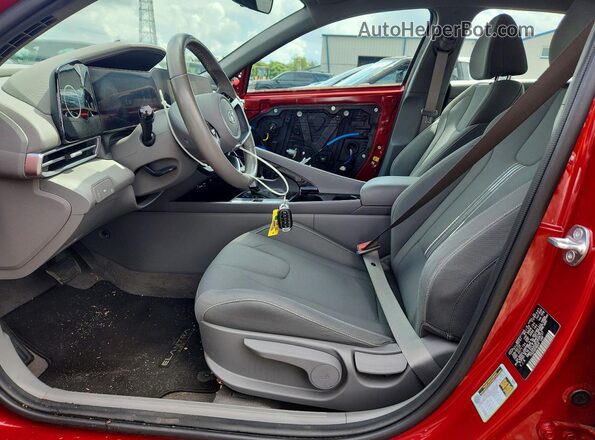 KMHLS4AG3PU599727 2023 HYUNDAI ELANTRA Красный Вид салона спереди