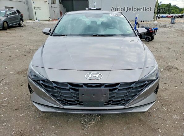KMHLS4AG5PU555289 2023 HYUNDAI ELANTRA Silver Widok z przodu