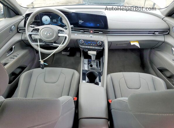KMHLS4AG5PU555289 2023 HYUNDAI ELANTRA Silver Widok deski rozdzielczej