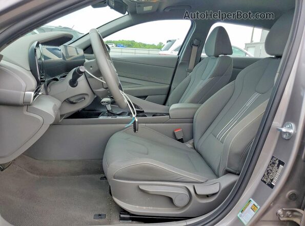 KMHLS4AG5PU555289 2023 HYUNDAI ELANTRA Silver Widok wnętrza z przodu