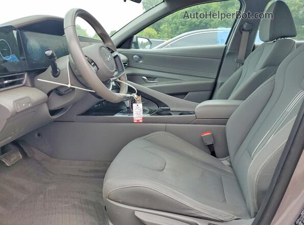 KMHLS4AG6PU509535 2023 HYUNDAI ELANTRA Silver Вид салону спереду