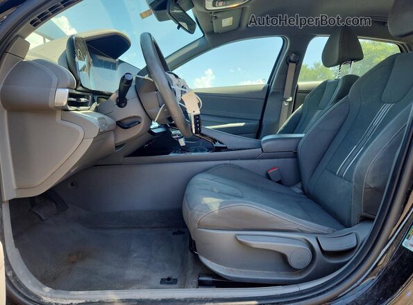 KMHLS4AG7PU613726 2023 HYUNDAI ELANTRA Черный Вид салона спереди