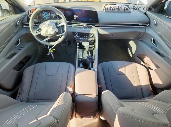 KMHLS4DG0SU015305 2025 HYUNDAI ELANTRA Белый Вид панели приборов