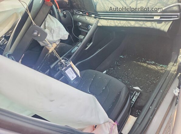 KMHLS4DG0SU950582 2025 HYUNDAI ELANTRA Silver Widok deski rozdzielczej